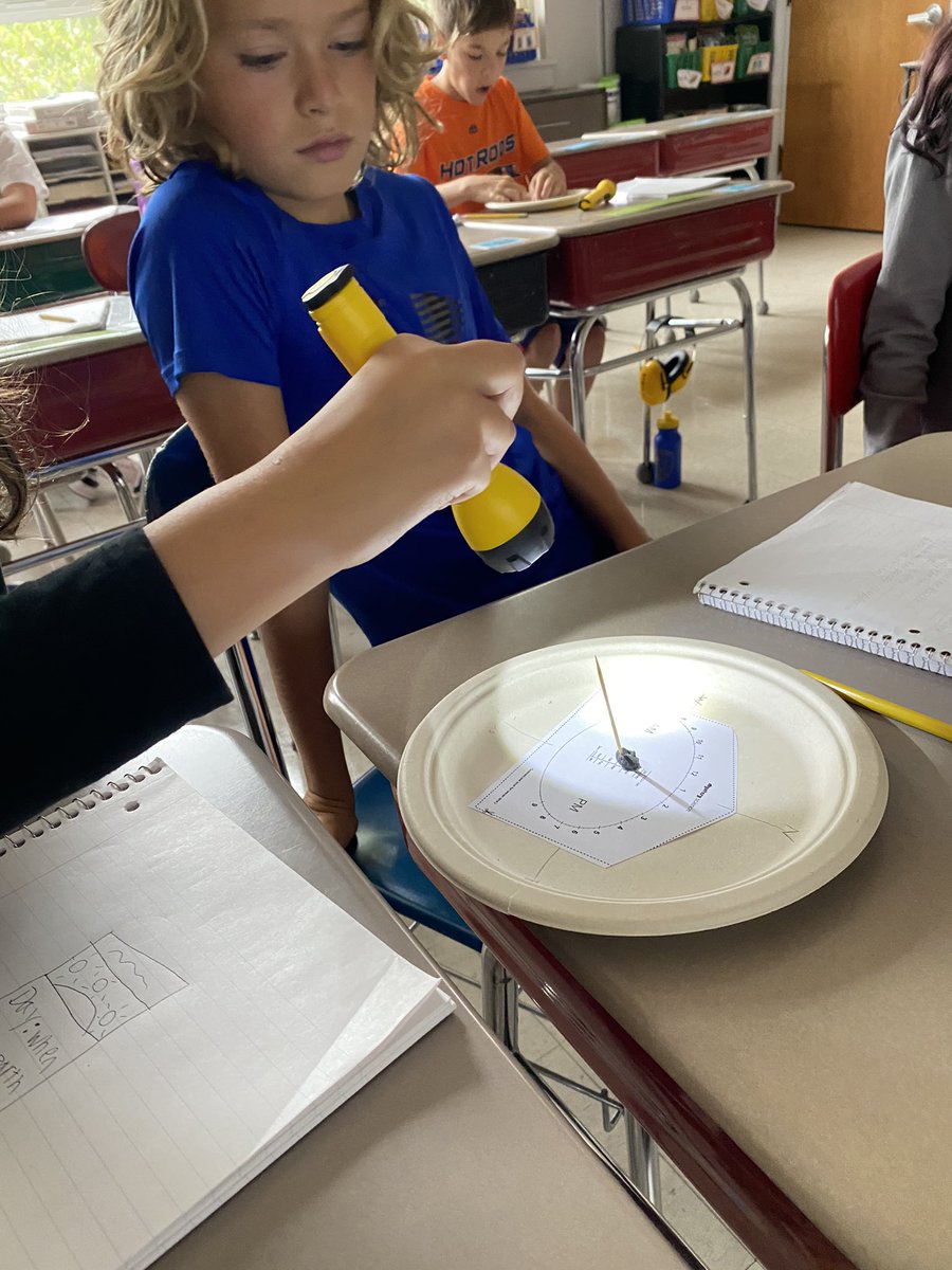 Ms_Johnsonrm20's tweet photo. In Science today Ss explored how the first clock was made by studying shadows and the sun’s different positions in the sky ☀️🔦 https://t.co/Gc4KAW7APG