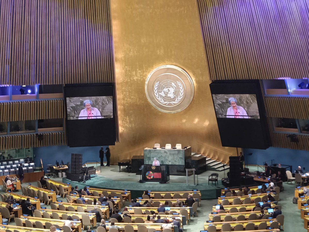 daveswords's tweet photo. On behalf of the world’s teachers we are thrilled to hear the announcement by @AminaJMohammed re: the creation of an International Commission on the Teaching Profession and stand ready to work with you to realize this transformative initiative. #TransformingEducationSummit https://t.co/uSnHEwsHoP