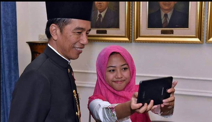 Tan_Mar3M's tweet photo. Menurut gue sih baiknya afi dan natalie diundang ke istana.. https://t.co/h9L5cB4RE4