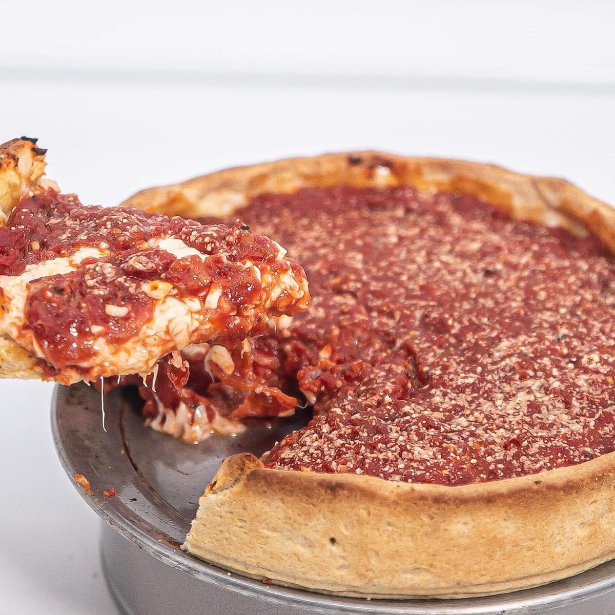 SAUEBLACKTX's tweet photo. Enjoy Chicago-Style Deep Dish Pizza at “Build a Pizza”, a Black Woman-Owned Pizza Shop in Houston.

📍 Build a Pizza | 17585 Imperial Valley Dr, Houston, TX 77060 https://t.co/8dNDFau334