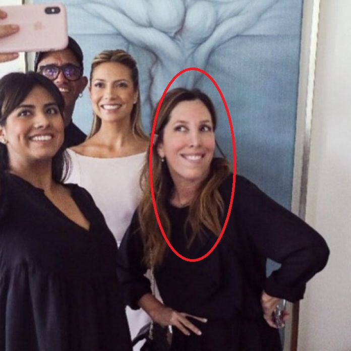 atlanticsurff's tweet photo. Les presento a Carolina Marafioti, amiga de Fabiola, estuvo en Olivos violando la cuarentena mientras vos ibas preso si querías despedir a tus familiares, ahora paseando por New York como parte de la comitiva. Bienvenidos a la impunidad K.👇👊💣🔥 https://t.co/gYXTrYGsgs