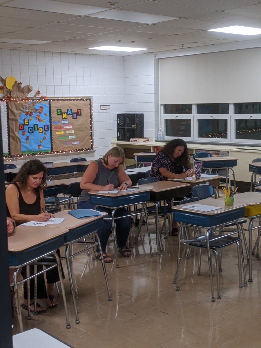 HarborsideMS's tweet photo. So refreshing to finally have an Open House back in person again! @MilfordSuper @mpsdrfedigan @GillVitaletti https://t.co/3dArpVbAun