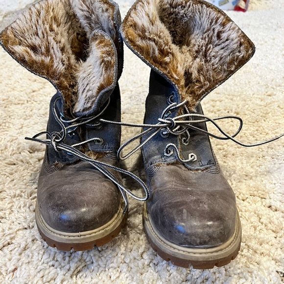 CygnusiaFan's tweet photo. So good I had to share! Check out all the items I'm loving on @Poshmarkapp from @ElissaDegel #poshmark #fashion #style #shopmycloset #aerie #becbridge #timberland: https://t.co/1UOkumVzDO https://t.co/JyDlD9I0vh