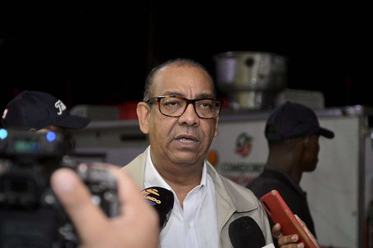 El ministro <a href="/DeligneAB/">Deligne Ascención</a> llegó esta noche a la provincia La Altagracia para poner en marcha ante una mesa de trabajo las intervenciones que se ejecutarán en dicha provincia ante el paso del Huracán Fiona en la región Este del país. #MOPCRD