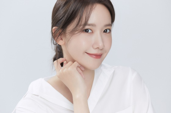 Cindot_Fc's tweet photo. 220920, YoonA Interview (1)

YoonA on Lee Jongsuk: "It's been a long time since I've known him, but I've been asking him about his regards. It's the first time we've ever worked together, so I think we had a lot of fun. We learned good things by breathing together."

#YoonA #윤아 https://t.co/zTxxORwgZs