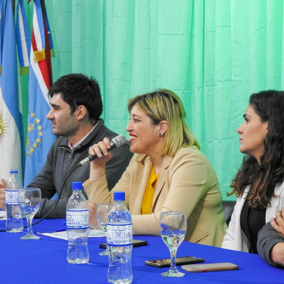MuniRioPrimero's tweet photo. LANZAMIENTO PLAN RÍO RECICLA.

En el marco de los festejos por el aniversario número 134 de nuestra localidad, en un acto encabezado por la intendenta Cristina Cravero se presentó el Plan Río Recicla. https://t.co/16TCMh1kve