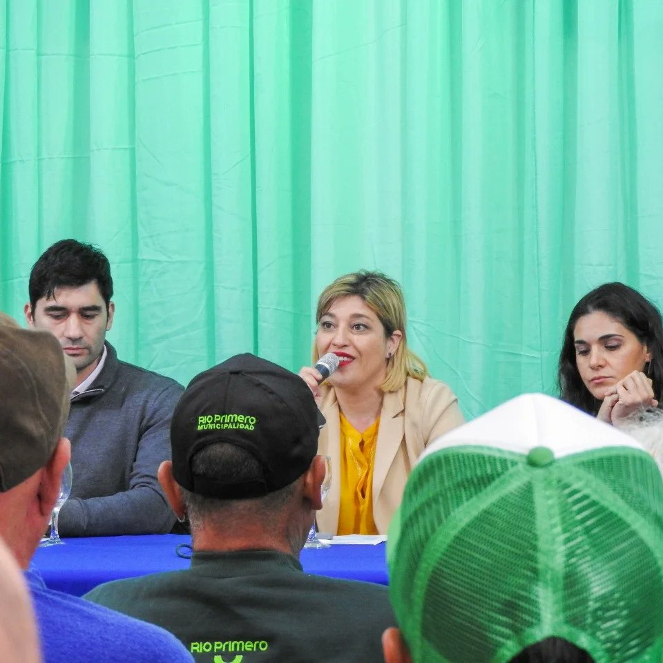 MuniRioPrimero's tweet photo. LANZAMIENTO PLAN RÍO RECICLA.

En el marco de los festejos por el aniversario número 134 de nuestra localidad, en un acto encabezado por la intendenta Cristina Cravero se presentó el Plan Río Recicla. https://t.co/16TCMh1kve