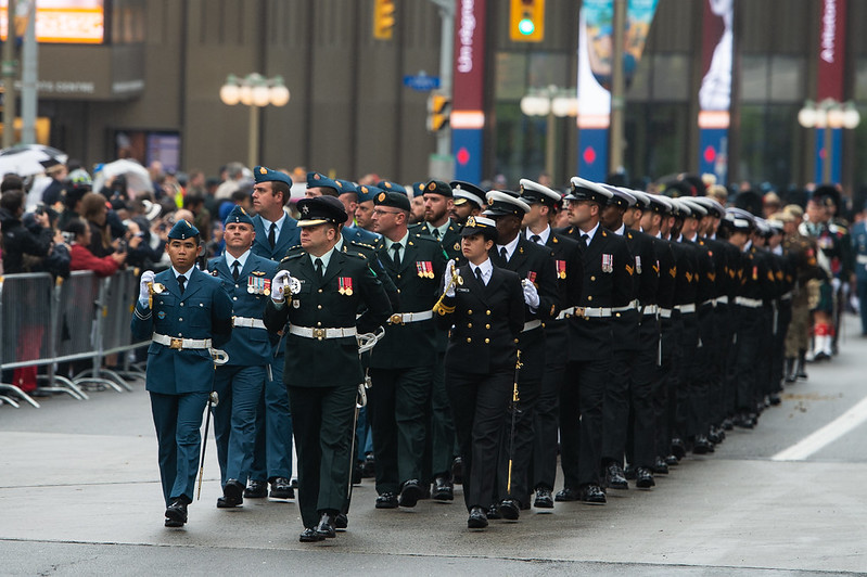 CDS_Canada_CEMD's tweet photo. Les membres des FAC ont participé à la cérémonie commémorative nationale à Ottawa. Ce contingent était composé de membres de la @MarineRoyalCan, de l’@armeecanadienne, de l’ @ARC_RCAF et du #COMFOSCAN. https://t.co/Bi9s9o176O