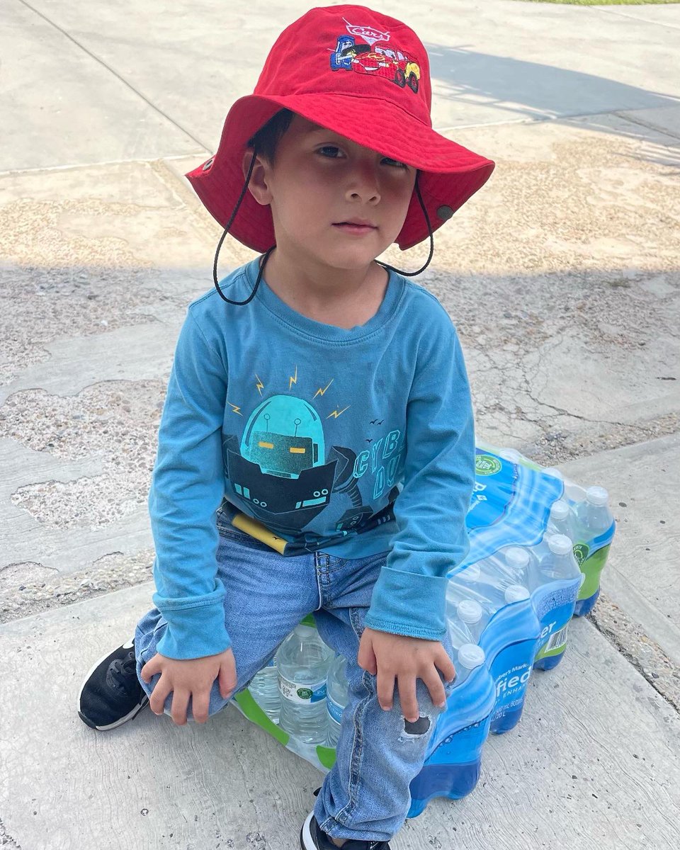 TheImmCoalition's tweet photo. Wonderful time providing clean water to Immigrant children and their families in Monte Alto, Texas at the Border.

For many Immigrant families, they often times have to boil their water. And often times many don’t have the finances to purchase clean water. This is why we help! 💧 https://t.co/YFu6ANAegO