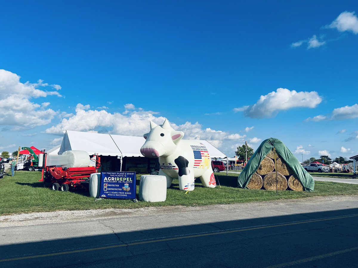 Look at our cow… booth 495 😍🥰🤩 <a href="/OhioStateFSR/">Farm Science Review</a> <a href="/agrirepel/">Agrirepel</a> @Toptex_Covers #FarmScienceReview22 #TradeShow #OhioHay #OhioFarming #ThankaFarmer