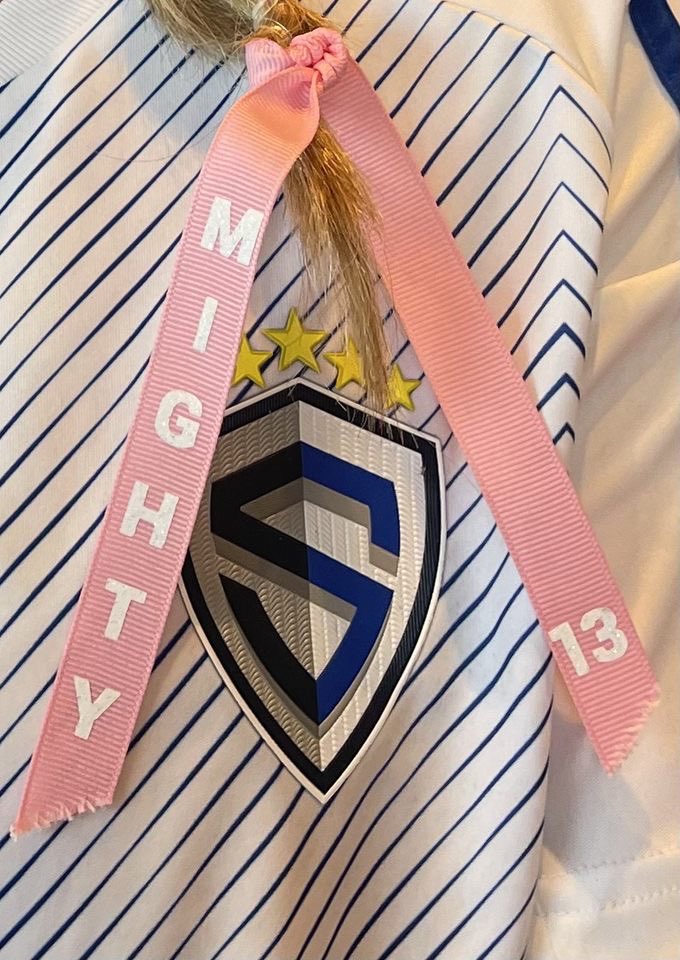 StingECNL06's tweet photo. For yesterdayโs game our team wanted to honor Brooklyn โMightyโ Moran by displaying special pink ribbons. Thank you @JillDeVee1โs mom for preparing these to honor her memory on the field. @StingBlackEcnl @MarcusKelcher @StingSoccerClub @TexansECNL09G
#texansstrong #teammighty https://t.co/ZLNnAPCJYO