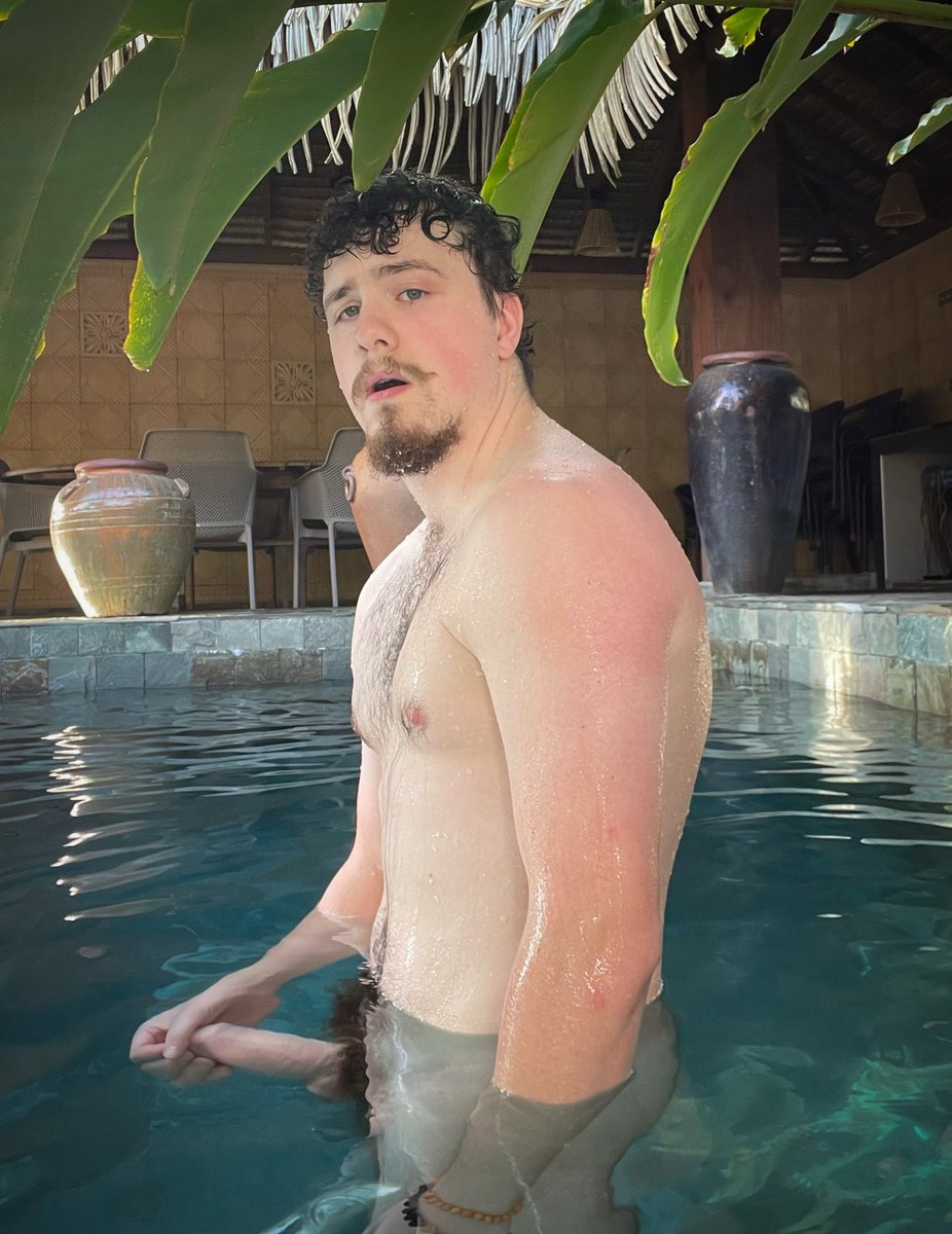 _j_o_c_k_'s tweet photo. When I get out this pool you better be ready 😈 https://t.co/9V8LATp6y6