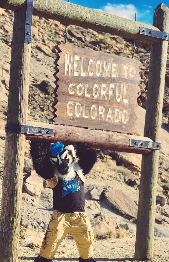 RadTalkinRex's tweet photo. Welcome to Colorful Colorado!

#furry #furryfandom #fursona #fursuit #fursuiter #goodtimes #havingfun #havingablast #havingagoodtime #colorado #stateline #scenery #travel #traveling #exploring #crosscountry https://t.co/vp6yHtS5sI