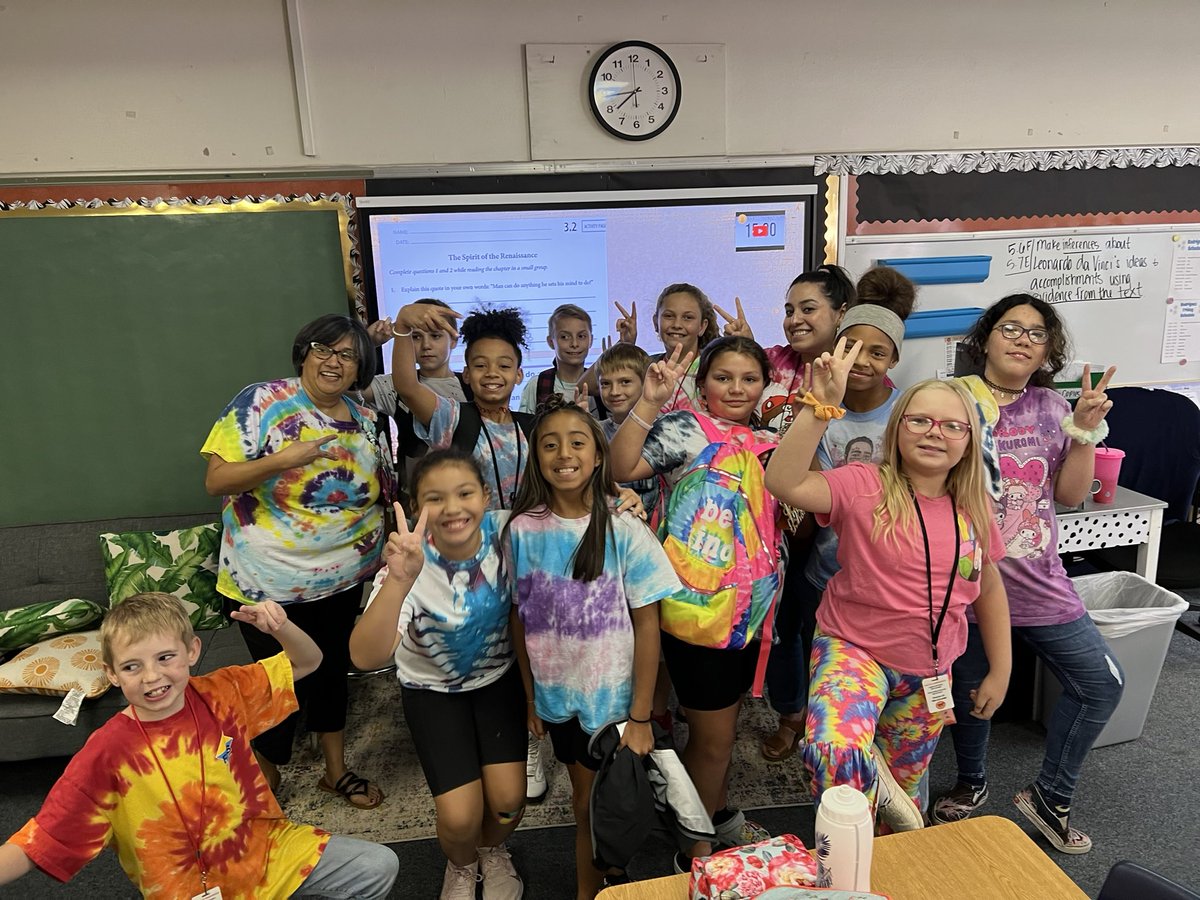 OvertonElem's tweet photo. It’s totally groovy here in Mustangland. #onlyatoverton https://t.co/lbq6TA2IiF