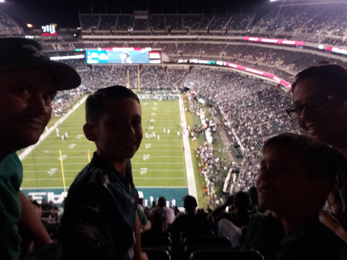 peakie2r's tweet photo. #FlyEaglesFly https://t.co/FLb2TR1Drg
