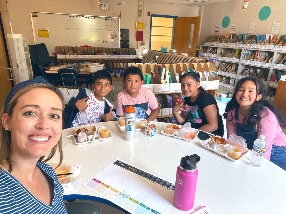 Lunch bunchin on a Monday 💕 <a href="/TimberLaneES/">Timber Lane ES</a>