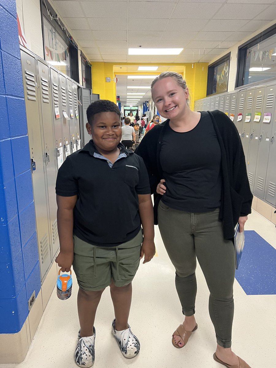 NalborczykK's tweet photo. Twinning on a Monday!! https://t.co/XoxwbTDoMS