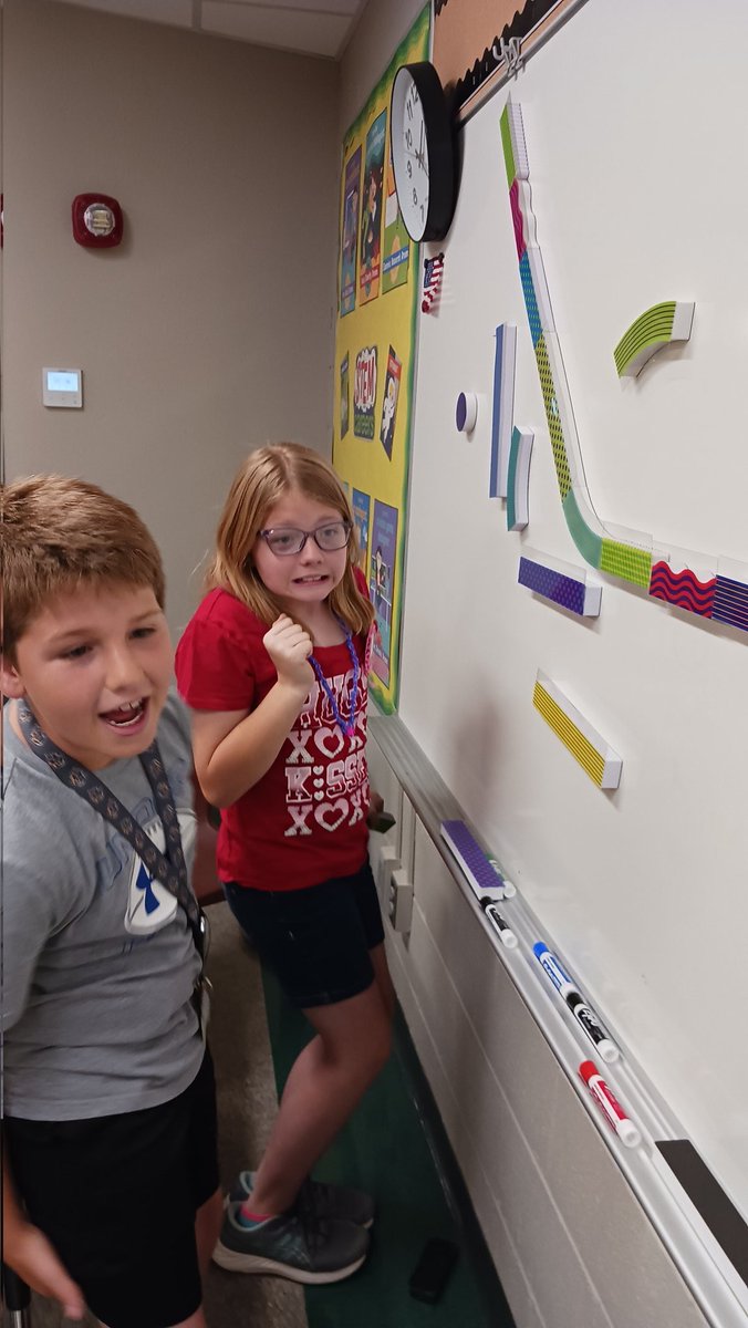 musuzq's tweet image. Students were loving their makerspace time today!#pesd32 #makerspace