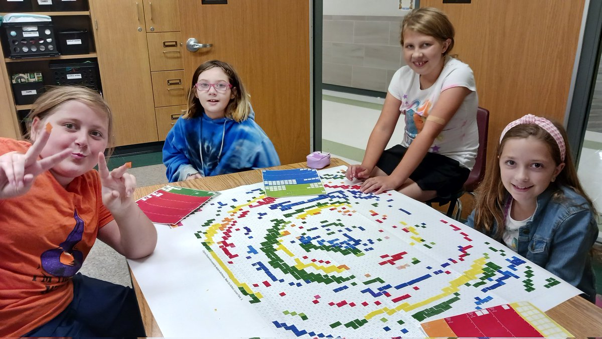 musuzq's tweet image. Students were loving their makerspace time today!#pesd32 #makerspace