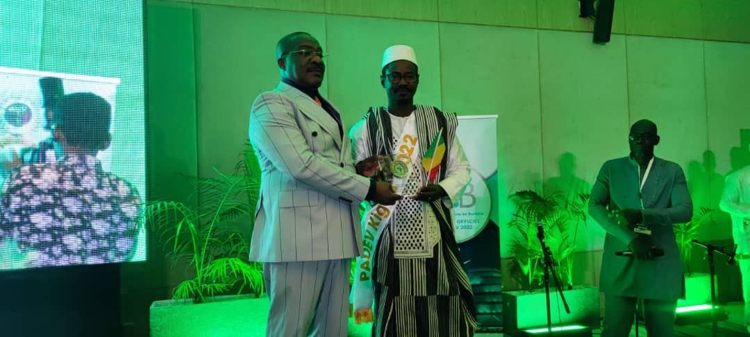 technopolemali's tweet photo. M. @hamedsalif #DG de @technopolemali  a été couronné meilleur Manager Africain des Entreprises du Secteur du Numérique à #kigali au #Rwanda lors de la 17em édition du Prix Africain de Développement #PADEV
Félicitation M. @hamedsalif, la fierté de toute l'#Afrique
@PresidenceMali https://t.co/2mjEyZoZPj