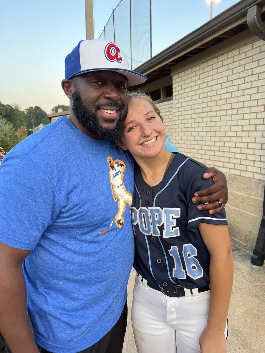 DemeesterPayten's tweet photo. So glad my coach could come out to see my game tonight!! Always a joy to see him!! https://t.co/DGsDX9WpHi