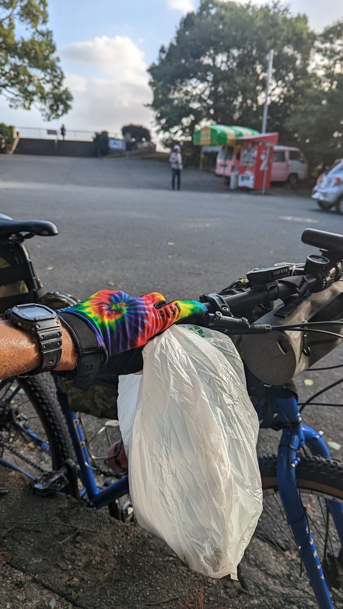 ichireo's tweet photo. 自転車通勤。
おはようございます。
9月20日はゴミ拾いの日。
朝の片江展望台でゴミ拾い。
展望台も気分もスッキリ。
では、行ってきます。
#53ライド
#53ride
#ゴミライド
#ゴミ拾い
#フィストグローブ
#フィストハンドウェア
#fisthandwear
#fistarmy
#マックサイクルズ
#maccycles https://t.co/5COFVhDBmK