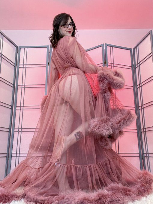 Feeling ✨expensive✨ https://t.co/Q3yTGGT6Yu