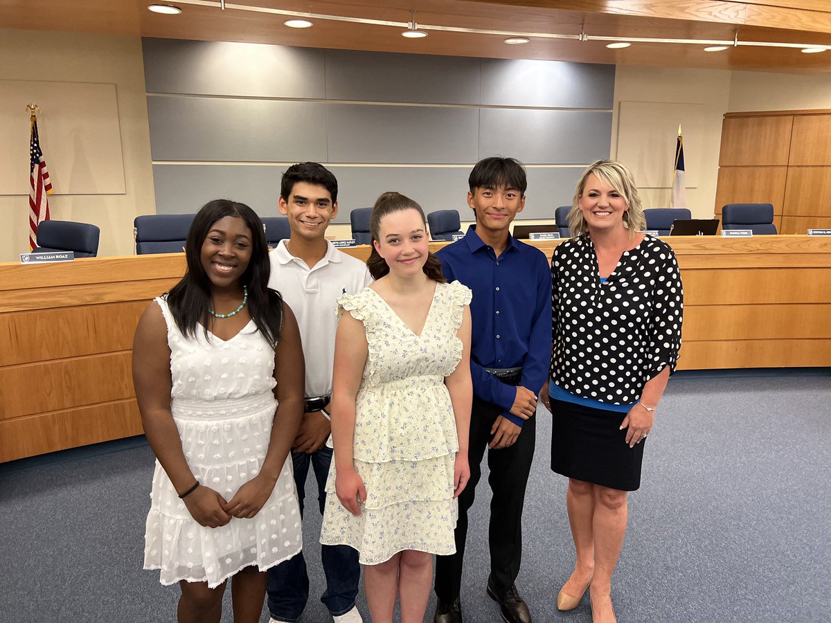 boswellhs's tweet photo. Some amazing Boswell students opening the board meeting this evening! @EMSISD https://t.co/b4xIBE7YTo