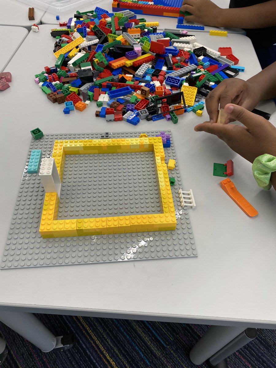 FullerMediaCtr's tweet photo. Sts in Cradles of Civilization elective are learning about the Egyptians and the simple machines that helped them to construct the pyramids. They then used #Legos to create their own designs. #FullerElem 💙📚 #STEM @GHernandezJr @laura_thanos @PtaFuller @wcpssmagnets https://t.co/aqBuVphYPa