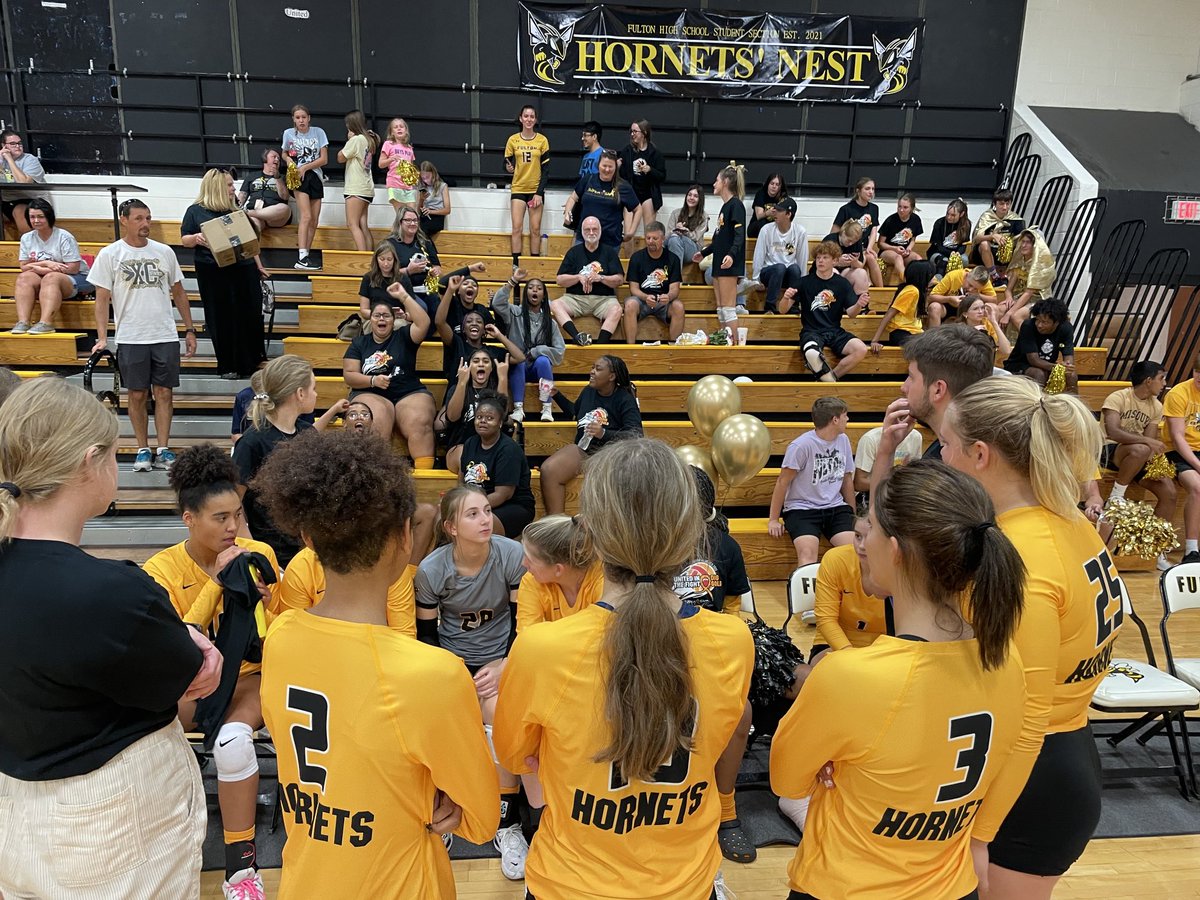 RodKRCG13's tweet photo. Big volleyball rivalry night at Fulton! The Hornets are hosting Mexico! Fulton wins 1st set. ⁦@FPSActivities⁩ https://t.co/yfTxBCbMiS