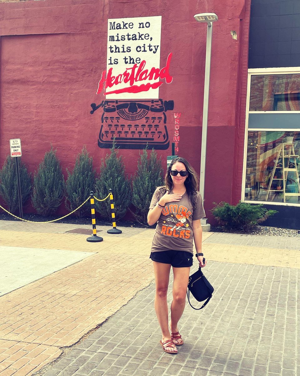 ClevelandLeah's tweet photo. ❤️
#heartland #homesweethome #homesweetcle #cleveland #clevelandgirl #happyincle https://t.co/r4ZqmXSsWp