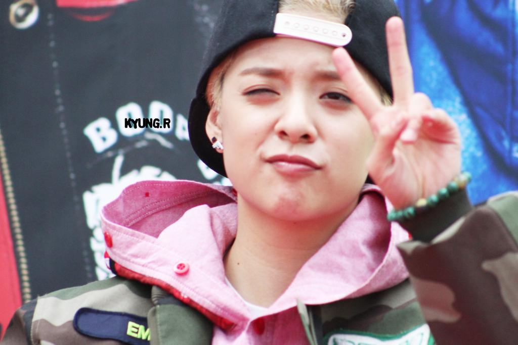 everyfxhour's tweet photo. Happy (late) birthday Amber 😅 hope you had a great day💜💜
#918AmberDay #HappyBersDay https://t.co/vmzknwgWzL
