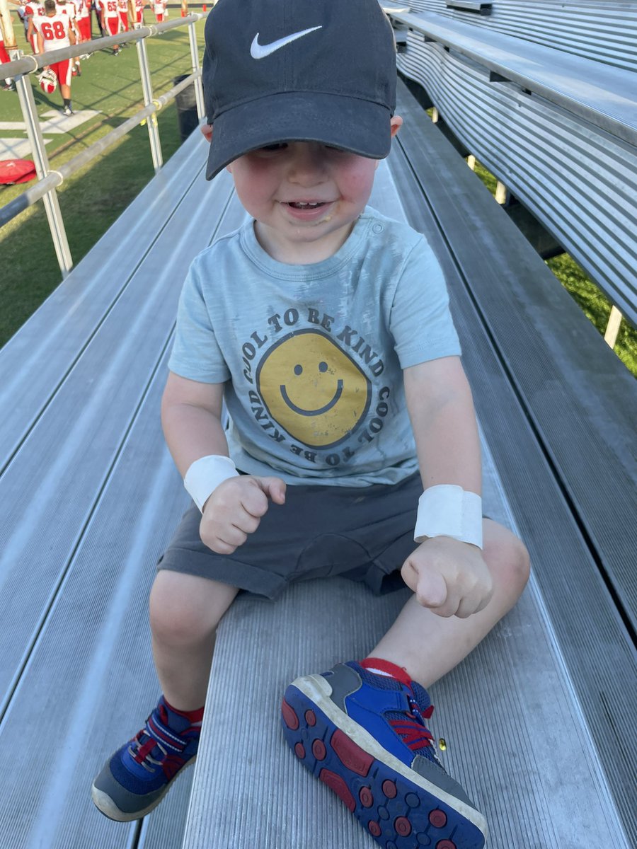 When you visit mommy at work and watch her tape up the football kids you gotta get in on the action. Peep the Chick-fil-A mac and cheese all over his face and the apple juice down his shirt 🙃