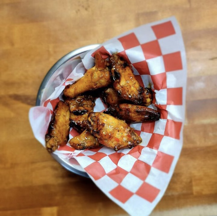 BergheimPizzaCo's tweet photo. Football season is in full gear!! And we are here for it! Order Dβs smoked wings for the next game π
Call 830-336-2577 for dine in, carry out, delivery or catering.
#pizza #smokedwings #catering #boernetx #sanantonio #springbranchtx #bulverdetx #fairoaksranchtx #football https://t.co/g7wlblFbro