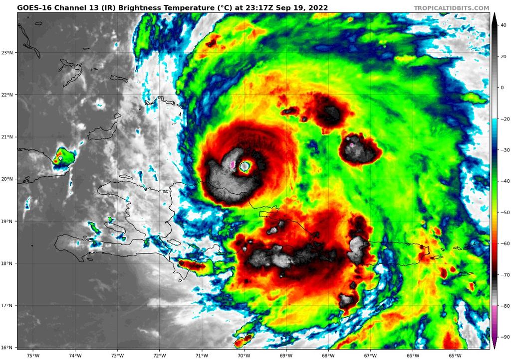 TemporadaCiclon's tweet photo. 🚨 BOLETÍN OFICIAL 8 00 PM 🚨

El centro del #HuracanFiona, fue localizado ya al Norte de la República Dominicana. Noten ahora como el borde Sur de la pared del ojo, golpea la zona de Puerto Plata y regiones aledañas, así como la parte Sur de la isla. ADVERTENCIA DE INUNDACIONES https://t.co/xUGLtZVmHX