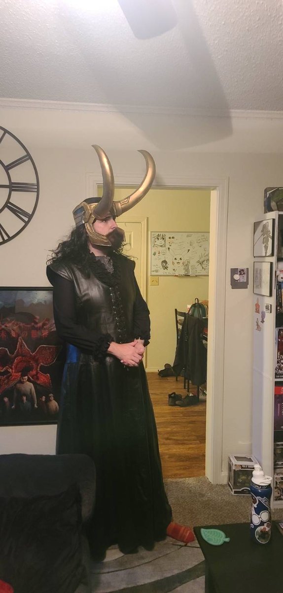 BeebeBuilds's tweet photo. Had a blast checking out my partner's mom's rummage sale for costume pieces and props! I found this KILLER leather robe...thing, as well as multiple other pieces! I'm definitely going to get use out of this. 🤣 Threw together some prototype ideas for Halloween! https://t.co/1GOmIEI8Qd