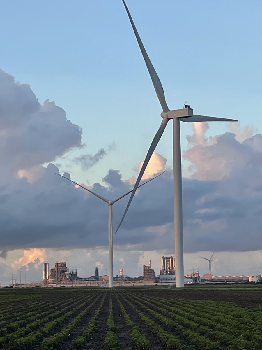 gemini_energy's tweet photo. Today's photo of the day, from Lift Services Specialist Manager at Gemini Frank Goeseke! Here we've got two Monsters of the Midway right up close! #Gemini #GeminiEnergyServices #turbines #MidwayWindFarm #Texas #Gulf #wind #TetraTech #weather #clouds #uptower #photooftheday https://t.co/DHUNGs0iF3