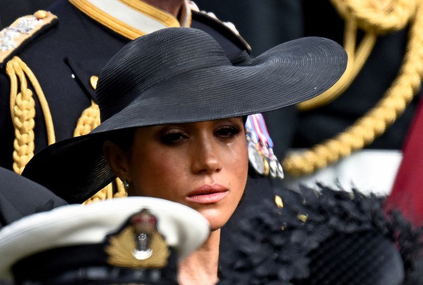 GeRevista's tweet photo. Meghan Markle llora desconsoladamente en el funeral de la reina Isabel II 🇬🇧 https://t.co/kzUQTvUish