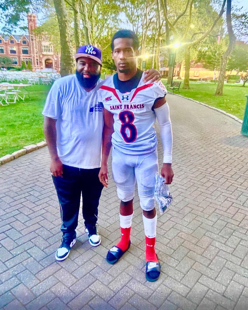 coachstew31's tweet photo. Always love when I see my guys! DARKSIDEBOYZ family! Much respect to my guy cook! Keep grinding! #DARKSIDEBOYZFAM #D1football #ASAFOOTBALL 🖤🏈🥷🏾🏴‍☠️ @Foreignahhcook1 https://t.co/ydYuG6G2P4