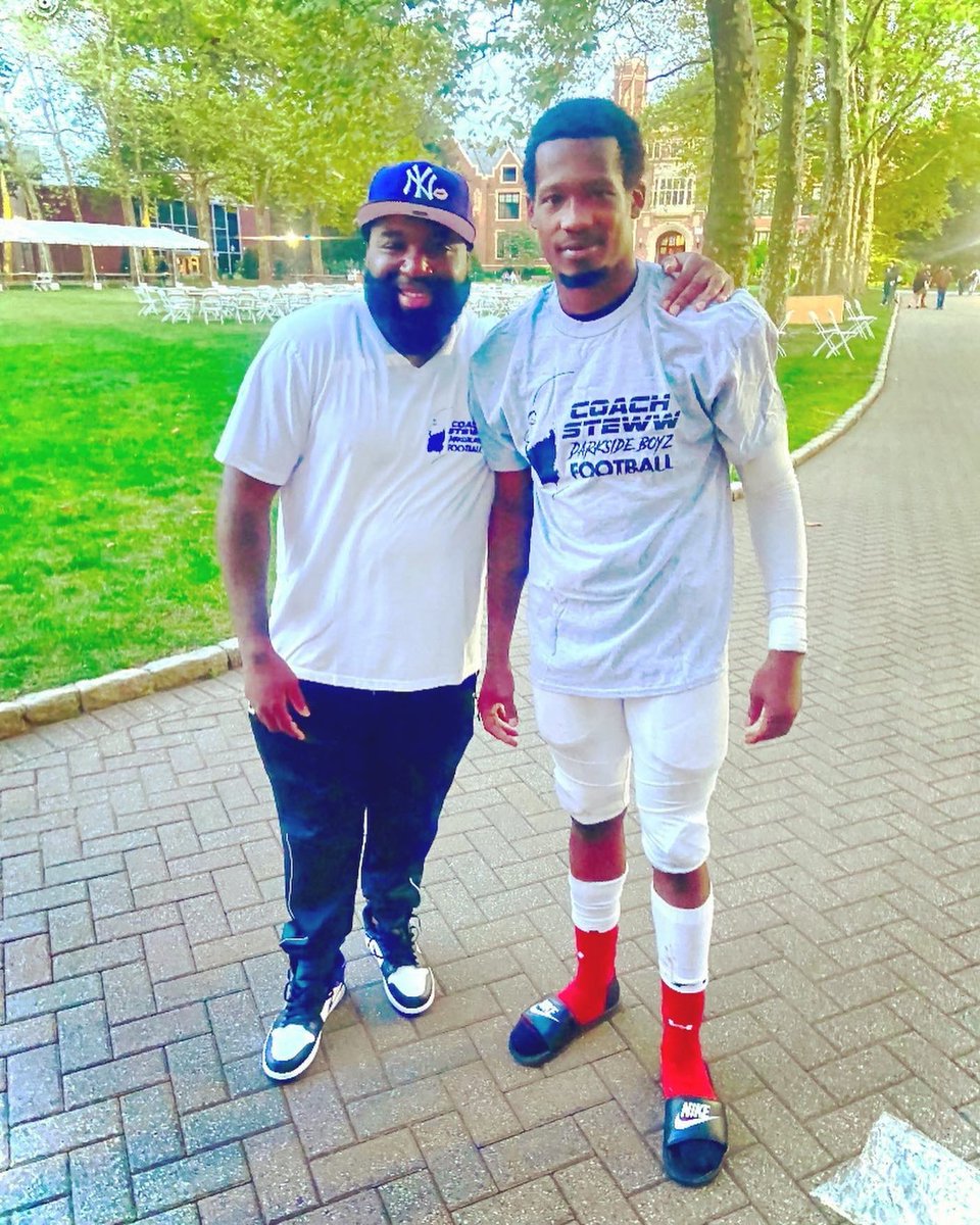 coachstew31's tweet photo. Always love when I see my guys! DARKSIDEBOYZ family! Much respect to my guy cook! Keep grinding! #DARKSIDEBOYZFAM #D1football #ASAFOOTBALL 🖤🏈🥷🏾🏴‍☠️ @Foreignahhcook1 https://t.co/ydYuG6G2P4