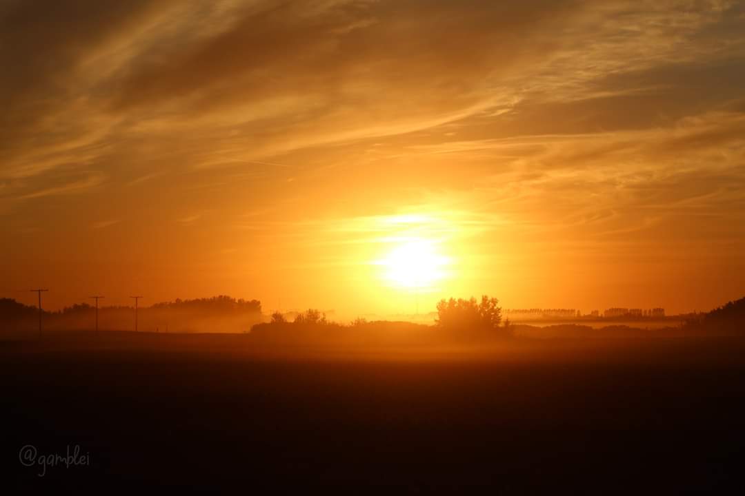 gamblei's tweet photo. Yesterdays sunset.#landofthelivingskies #Saskatchewan #Saskphotooftheday https://t.co/rMAbflY3hC