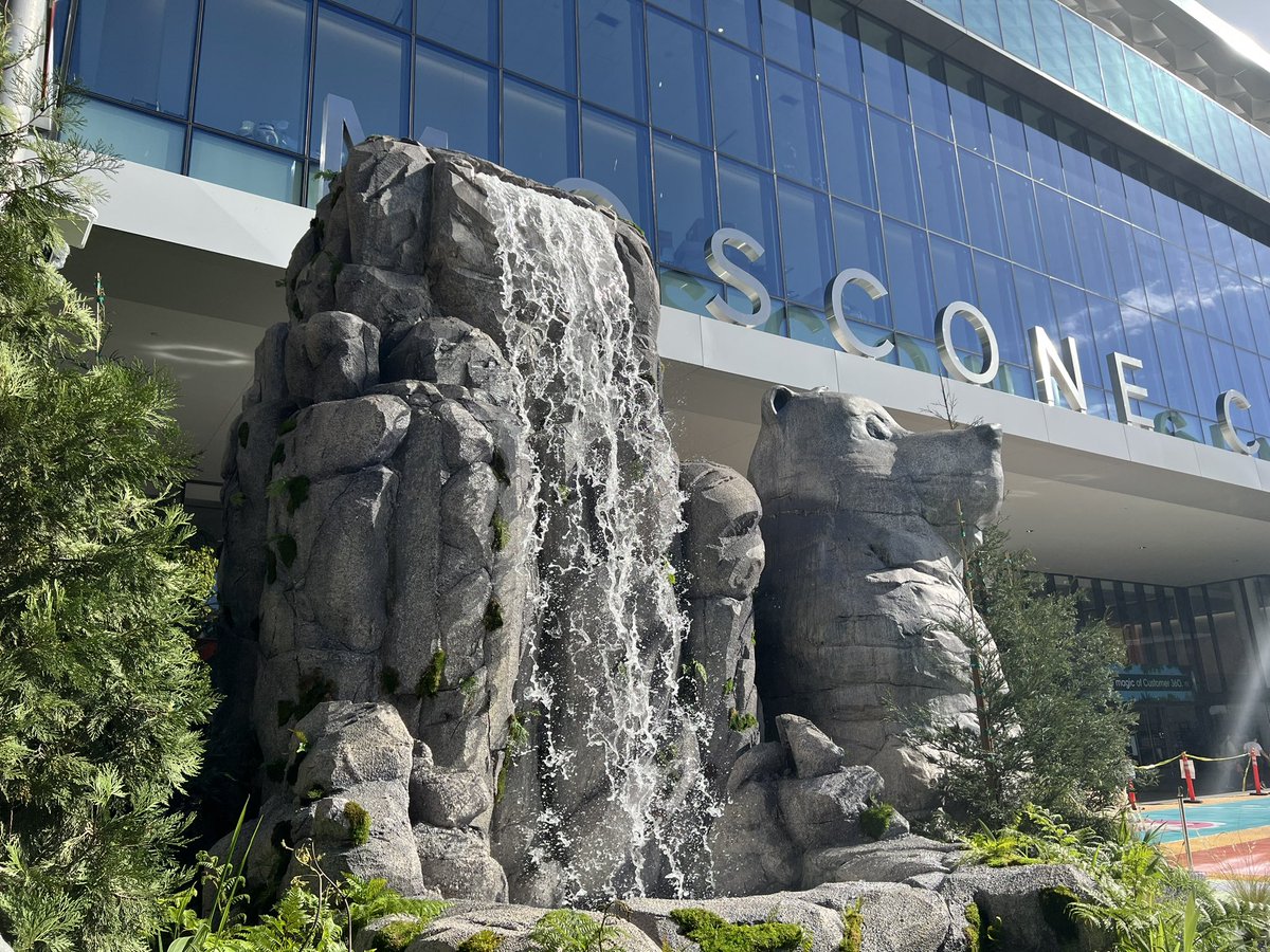 btaylor's tweet photo. Just walked the Dreamforce campus and it looks amazing! So excited for our long overdue Trailblazer family reunion tomorrow ❤️ https://t.co/O1Me4Ok2kW