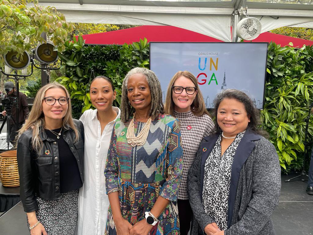 mcdonaldrachael's tweet photo. Back to back engagements… non stop movements… continuous conversations & the launch of the UNGA Goals House at Tavern On The Green - Central Park #SDGs #GlobalGoals #ProjectEveryone @TheWorldsLesson @TakeActionEdu @JenWilliamsEdu #TeachSDGs https://t.co/pLZp3QvDQm