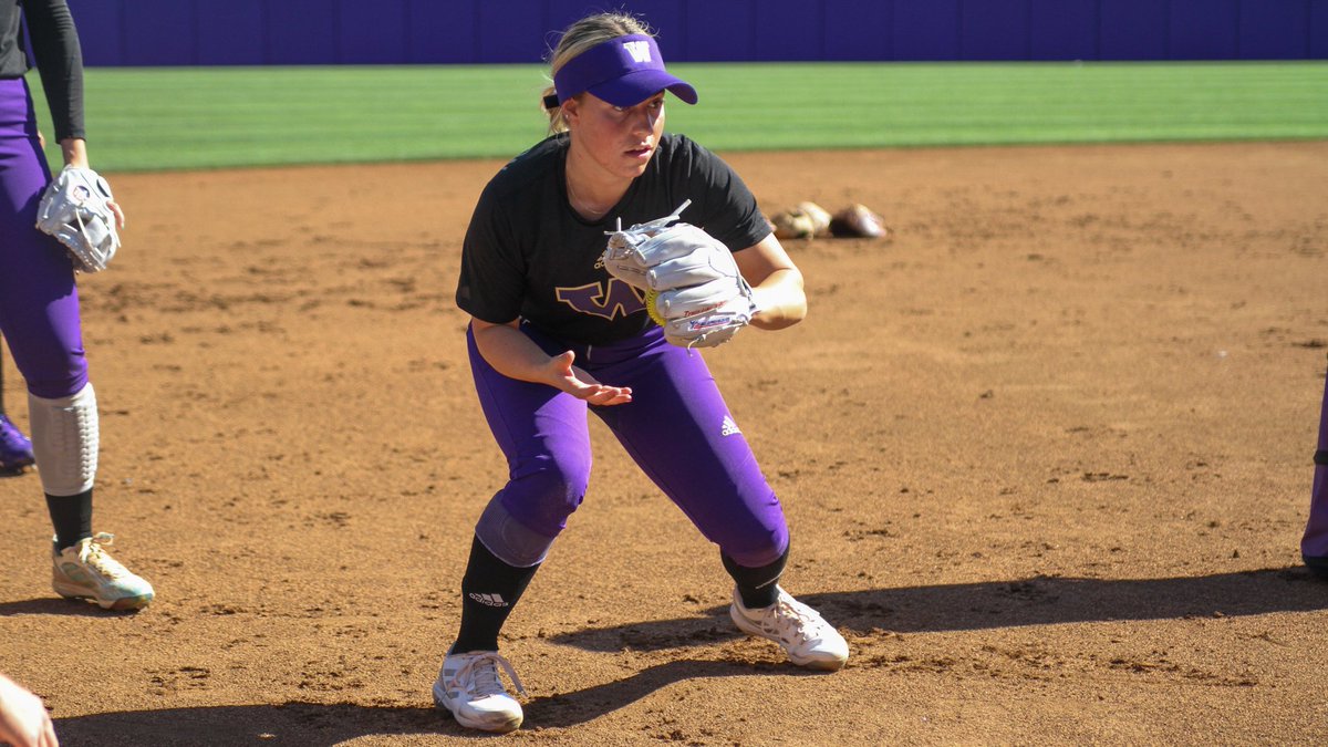 UWSoftball's tweet photo. The Dawgs are back! 💜💛

#MightyAreTheWomen https://t.co/znCUraVYym