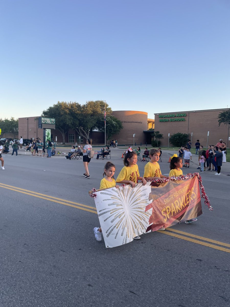 WeldonSmithRR's tweet photo. Smith Sparklers did a great job performing at the King HS 2022 Homecoming Parade tonight! Special thanks to the Sparklers’ Coaches, Mrs. Veach, Ms. L. Garza, &amp; Mrs. Mikulencak! ❤️ #CCISDProud https://t.co/zYgzLj4eCz