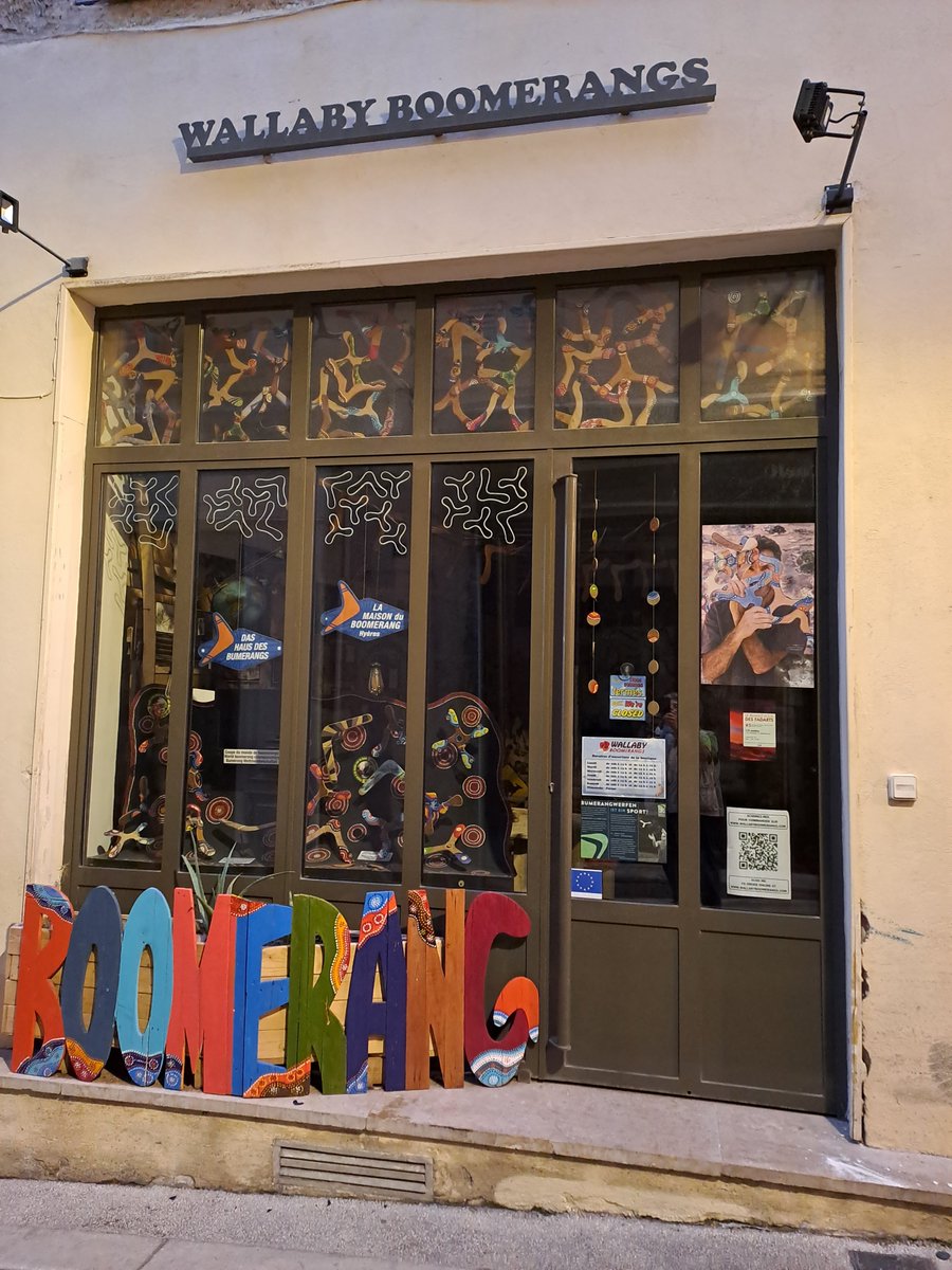 MRoffinella's tweet photo. #Hyères #CoeursDeVille #ParcoursDesArts
Le quartier où j'habite est une mine d'or de créat/eurs/rices - la boutique de boomerangs vaut vraiment le détour (ou le retour - c'est le cas de le dire !).
Photos : rue Franklin et rue de la République pour la boutique Boomerang. https://t.co/A4tw48cmXt