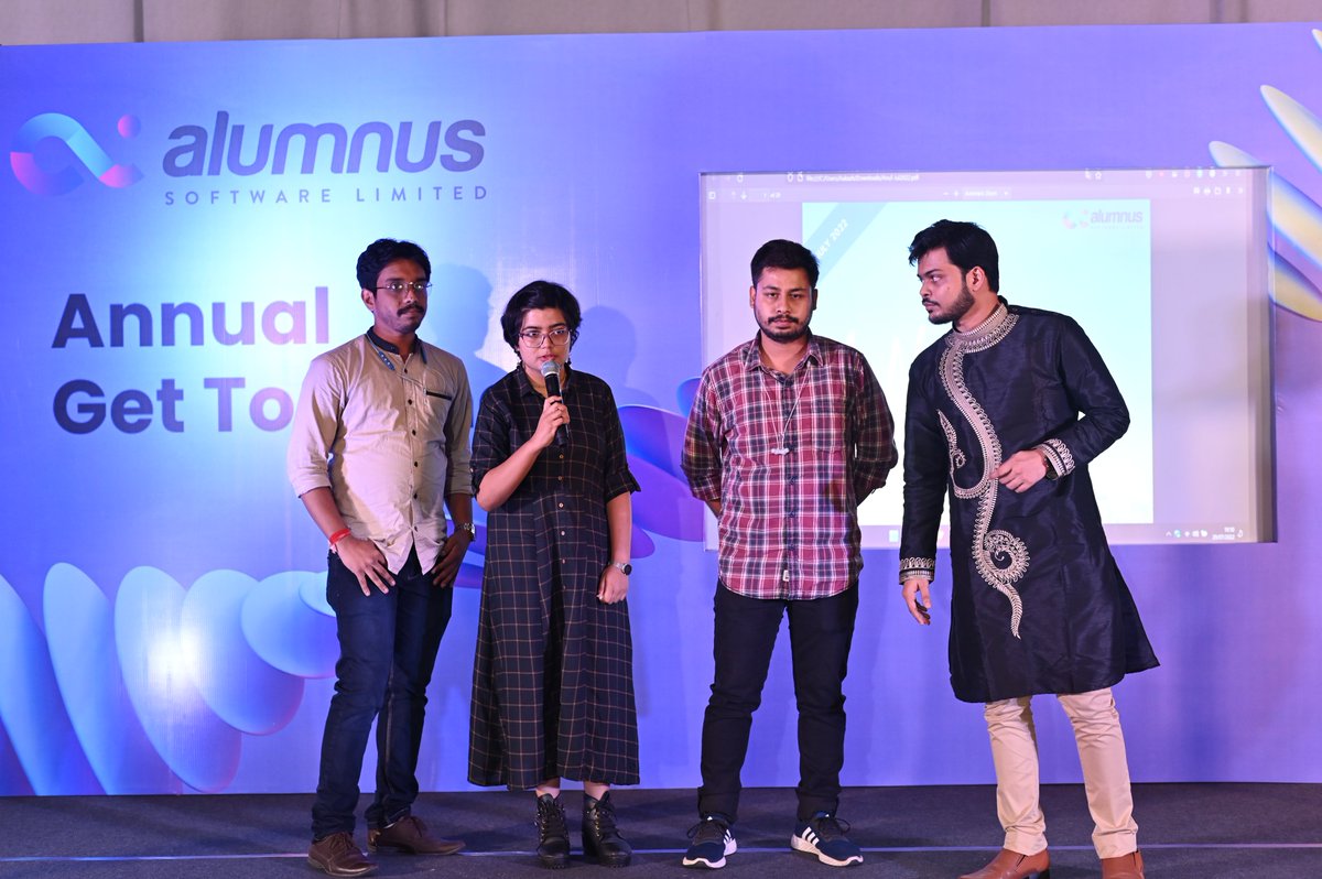 AlumnusSoftware's tweet photo. Our young brigade publishing our internal magazine.

#alumnusrocks https://t.co/rWyPWTpNeK