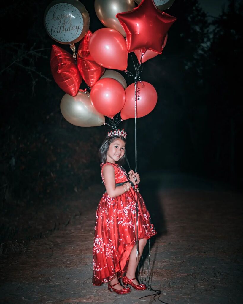 surajkmali's tweet photo. 6th Birthday Photoshoot of #Mridusha ♥️🎂🍾🎂🥰

#happybirthday #love #smile #sweet #dadlilgirl #babygirl #fab_girl #fabulouskids #birthdaygirl #lovely #lovelybaby #kidsphotography #kidsshoot #photography #kidsoftheday #loveybaby #picoftheday #smile #hap… https://t.co/nxfOgSK54P https://t.co/uJLZzNbbL2