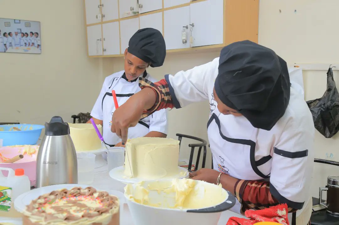 BakingAcademyUg's tweet photo. #bakeryandbasiccakedecirationclass 
There is progress .... U can become the next baker ... 
Just enroll for the next intake 
Call/Whatsapp us on 0757310583 / 0706740071 / 0780372203 / 0706225800.

#bakingfromscratch #cakedecorators #bakingtime #bakingclass #bakingacademy https://t.co/oua7J6EZFX