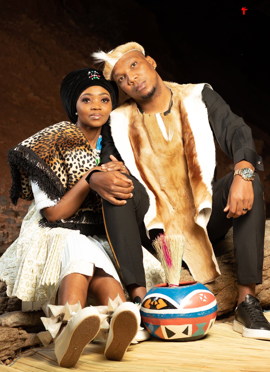 DaRichSA's tweet photo. #WakeUpOnMetroFM @METROFMSA our traditional wedding with my beautiful wife @JulzRamo https://t.co/jk6Wmes6Rq
